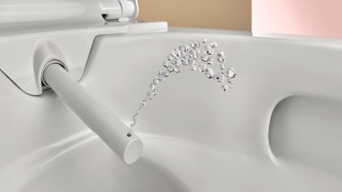 Toaleta z funkcją mycia: dysza natryskowa toalety myjącej Geberit AquaClean Alba Toaleta z funkcją mycia: dysza natryskowa toalety myjącej Geberit AquaClean Alba