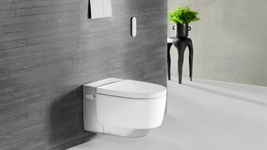 Geberit AquaClean Mera Comfort w wersji chromowanej z Sigma