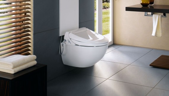 Geberit AquaClean 4000 z panelem dekoracyjnym