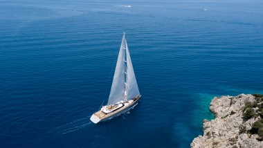 Jacht żaglowy ze stoczni ADA Yachting w Bodrum płynie przez Morze Śródziemne (© ADA Yachting)