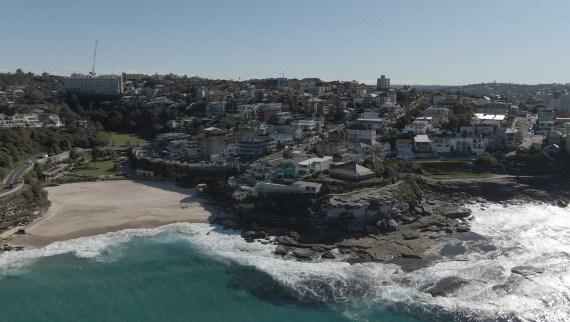 Widok na Tamarama House na wybrzeżu Sydney w Australii (© Geberit)