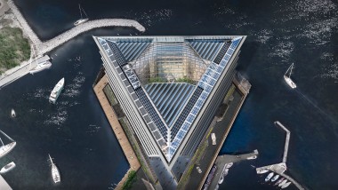 Trójkątna konstrukcja dachu, w tym szklana kopuła, musi wytrzymać wiatr i warunki pogodowe, pomimo swojej odsłoniętej lokalizacji. (©Foster&Partners)