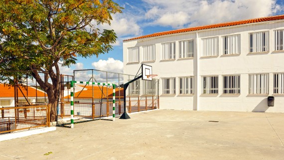 Geberit Connect w użyciu, żeby zadbać o higienę wody pitnej w szkołach, przedszkolach i innych budynkach publicznych (© 2018 joserpizarro / Shutterstock) Geberit Connect w użyciu, żeby zadbać o higienę wody pitnej w szkołach, przedszkolach i innych budynkach publicznych (© 2018 joserpizarro / Shutterstock)