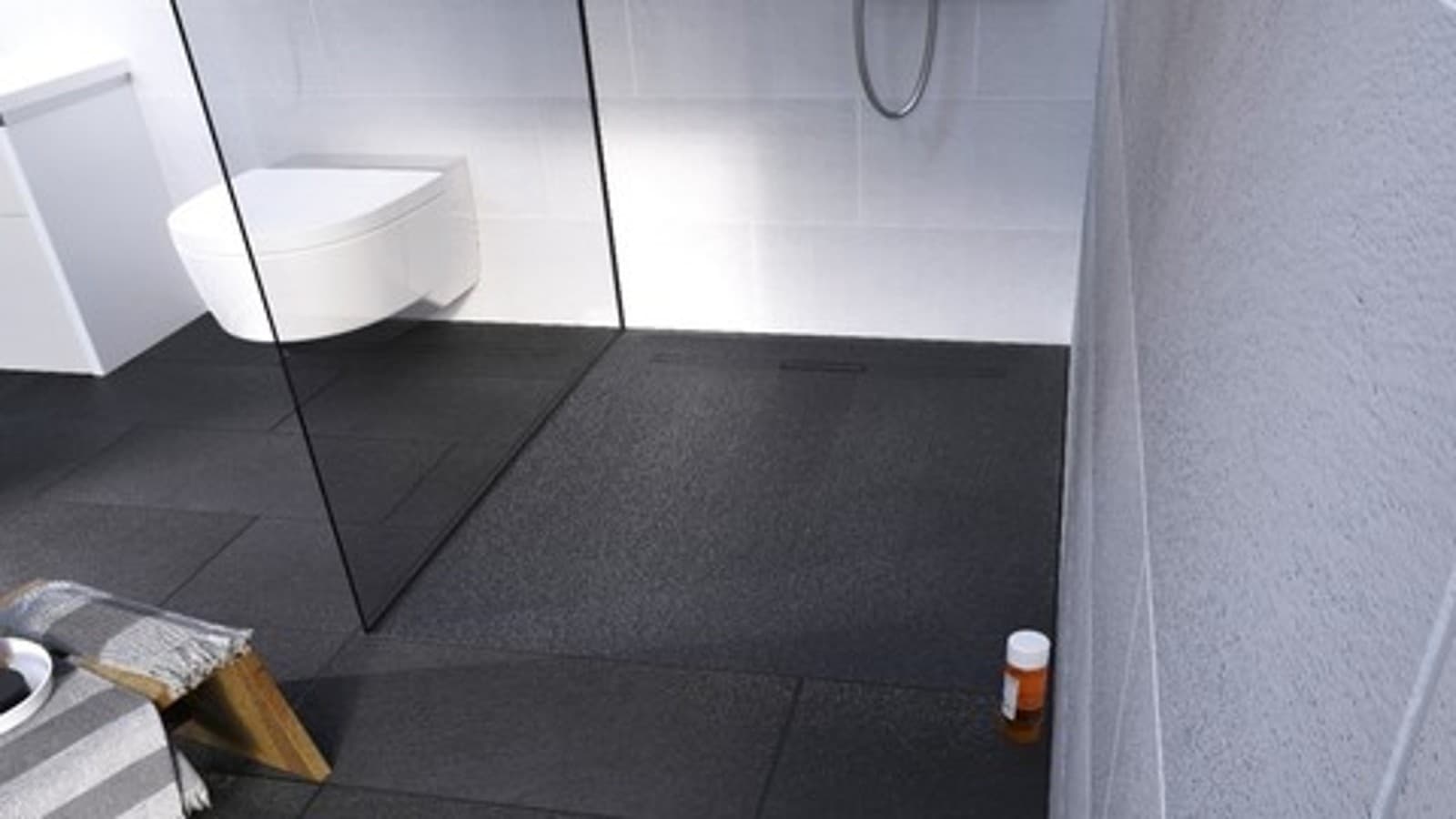 Minimalistyczny i funkcjonalny brodzik Geberit Sestra z odpływem liniowym Minimalistyczny i funkcjonalny brodzik Geberit Sestra z odpływem liniowym