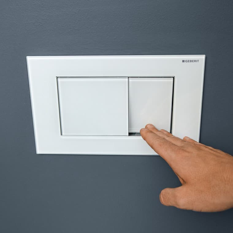 Przycisk spłukujący Geberit Sigma40 z prostokątnymi przyciskami w kolorze białym matowym Przycisk spłukujący Geberit Sigma40 z prostokątnymi przyciskami w kolorze białym matowym