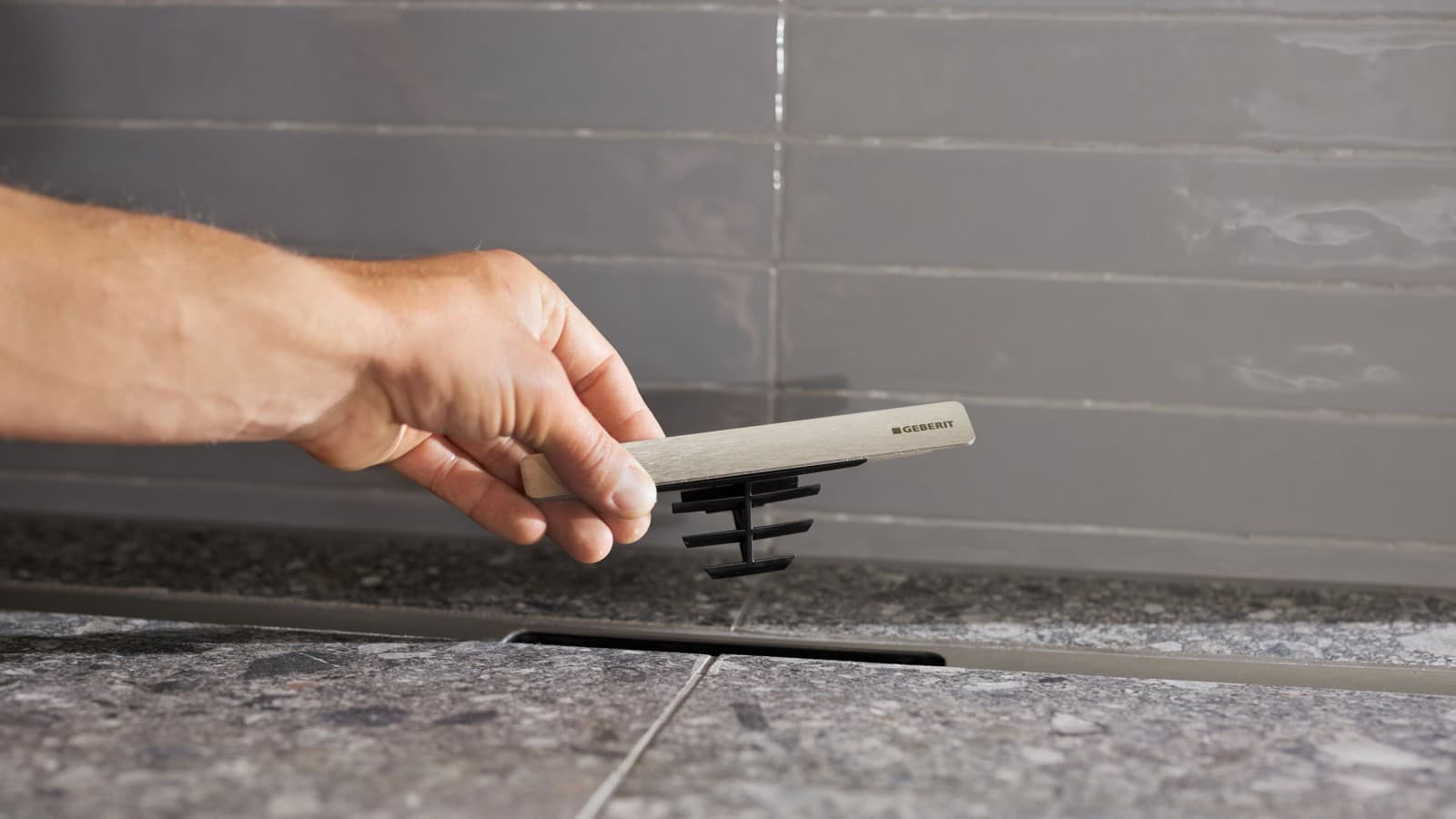 Odpływ liniowy Geberit z serii CleanLine ze zintegrowanym wkładem grzebieniowym Odpływ liniowy Geberit z serii CleanLine ze zintegrowanym wkładem grzebieniowym