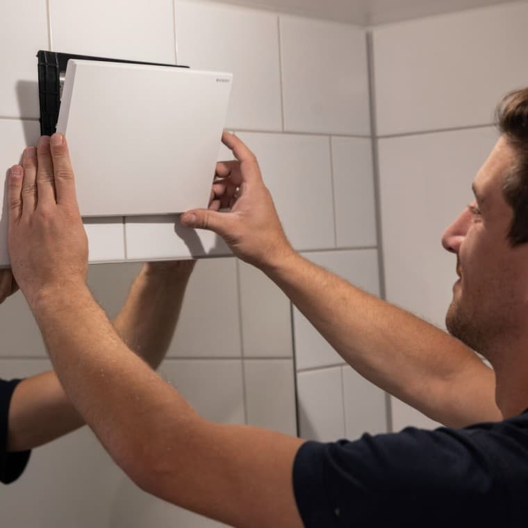 Płyta maskująca Geberit do spłukiwania higienicznego w kolorze biały-alpin Płyta maskująca Geberit do spłukiwania higienicznego w kolorze biały-alpin