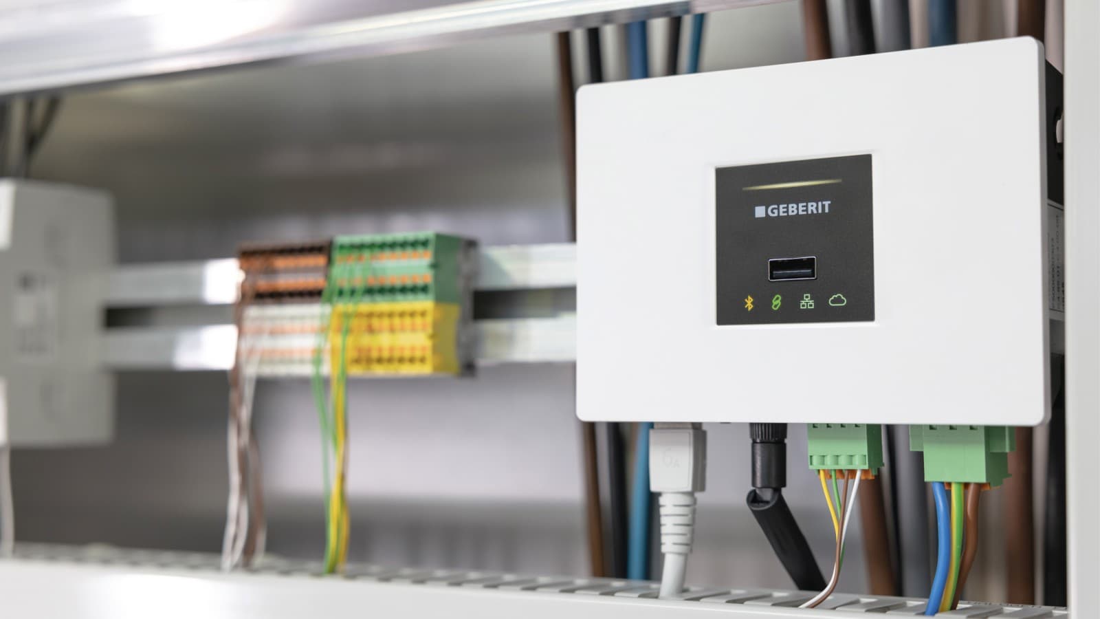 Instalacja bramki Geberit Gateway bezpośrednio w szafie sterowniczej Instalacja bramki Geberit Gateway bezpośrednio w szafie sterowniczej