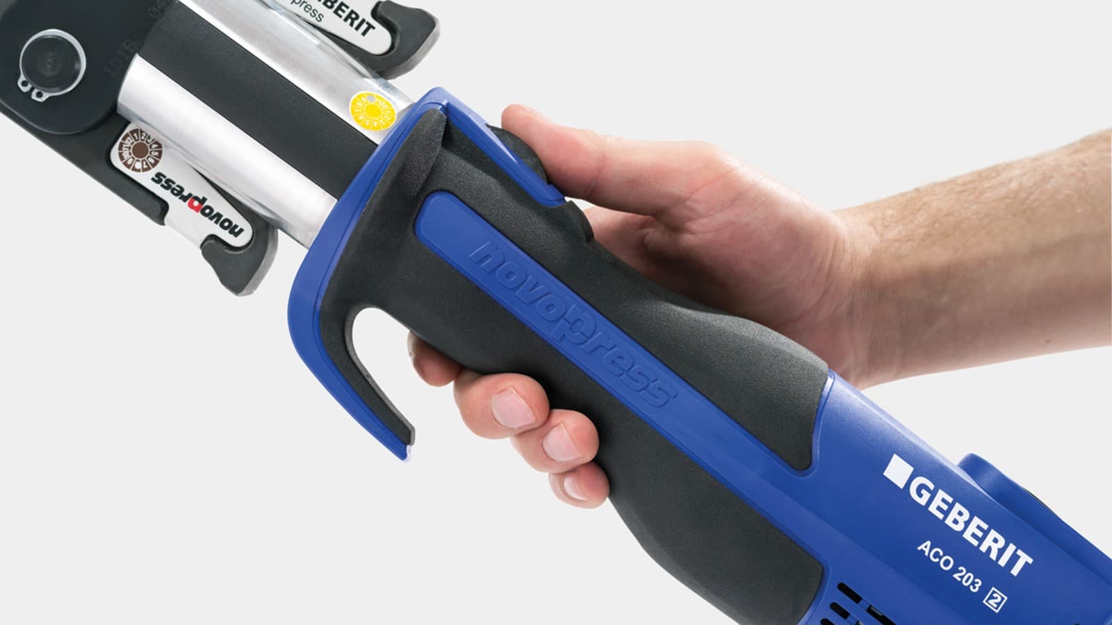 Ergonomiczna obsługa zaciskarki z antypoślizgowym, kompaktowym uchwytem Ergonomiczna obsługa zaciskarki z antypoślizgowym, kompaktowym uchwytem