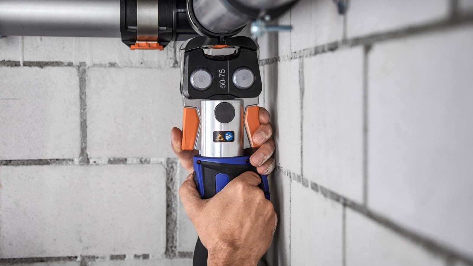 Geberit FlowFit można zaciskać w ciasnych miejscach Geberit FlowFit można zaciskać w ciasnych miejscach