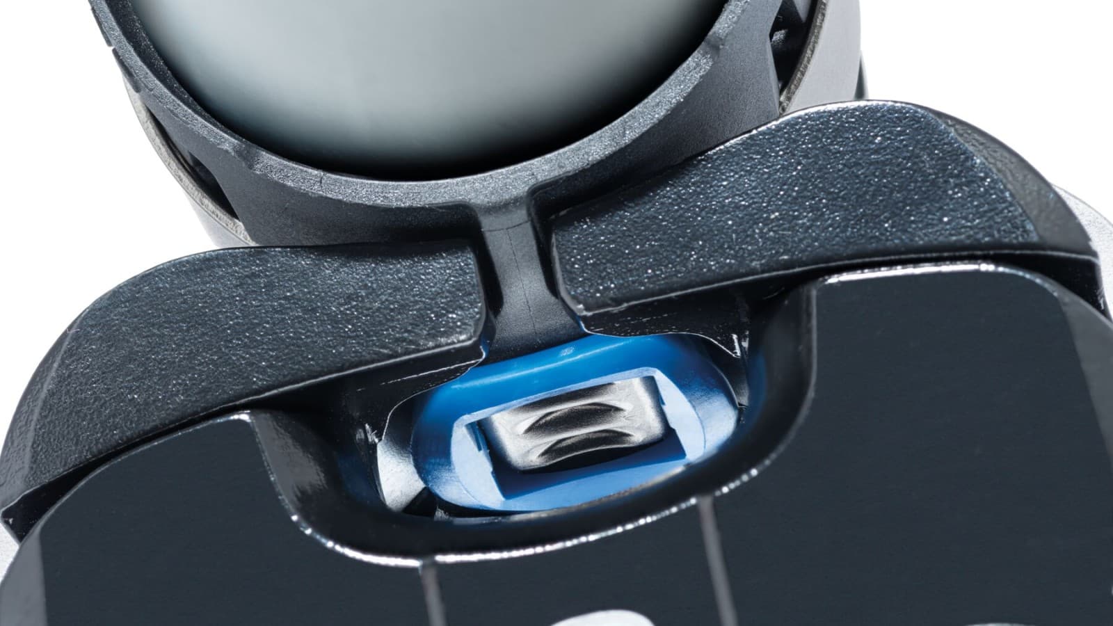 Prowadzenie narzędzia przez wskaźnik zaprasowania z Geberit FlowFit Prowadzenie narzędzia przez wskaźnik zaprasowania z Geberit FlowFit