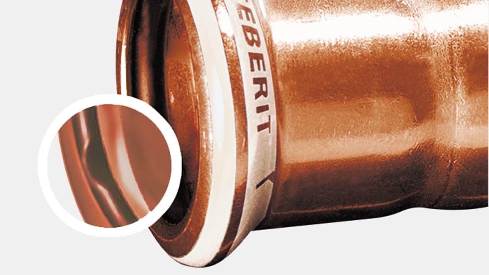Kształtka Geberit Mapress Copper z białym wskaźnikiem zaciśnięcia i czarnym pierścieniem uszczelniającym typu O-ring Kształtka Geberit Mapress Copper z białym wskaźnikiem zaciśnięcia i czarnym pierścieniem uszczelniającym typu O-ring