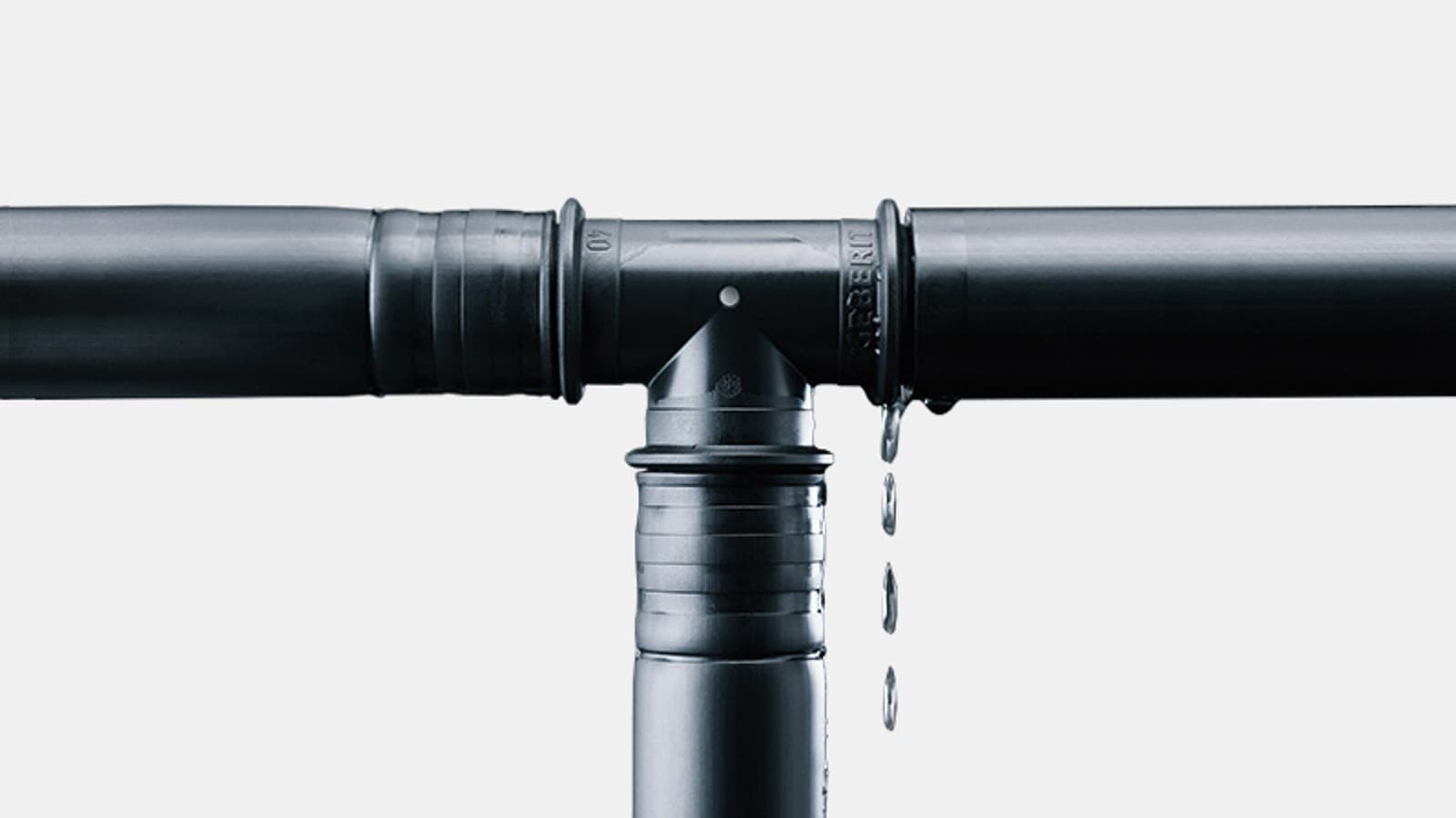 Niezaprasowane kształtki Geberit Mepla można łatwo zidentyfikować podczas próby ciśnieniowej. Niezaprasowane kształtki Geberit Mepla można łatwo zidentyfikować podczas próby ciśnieniowej.