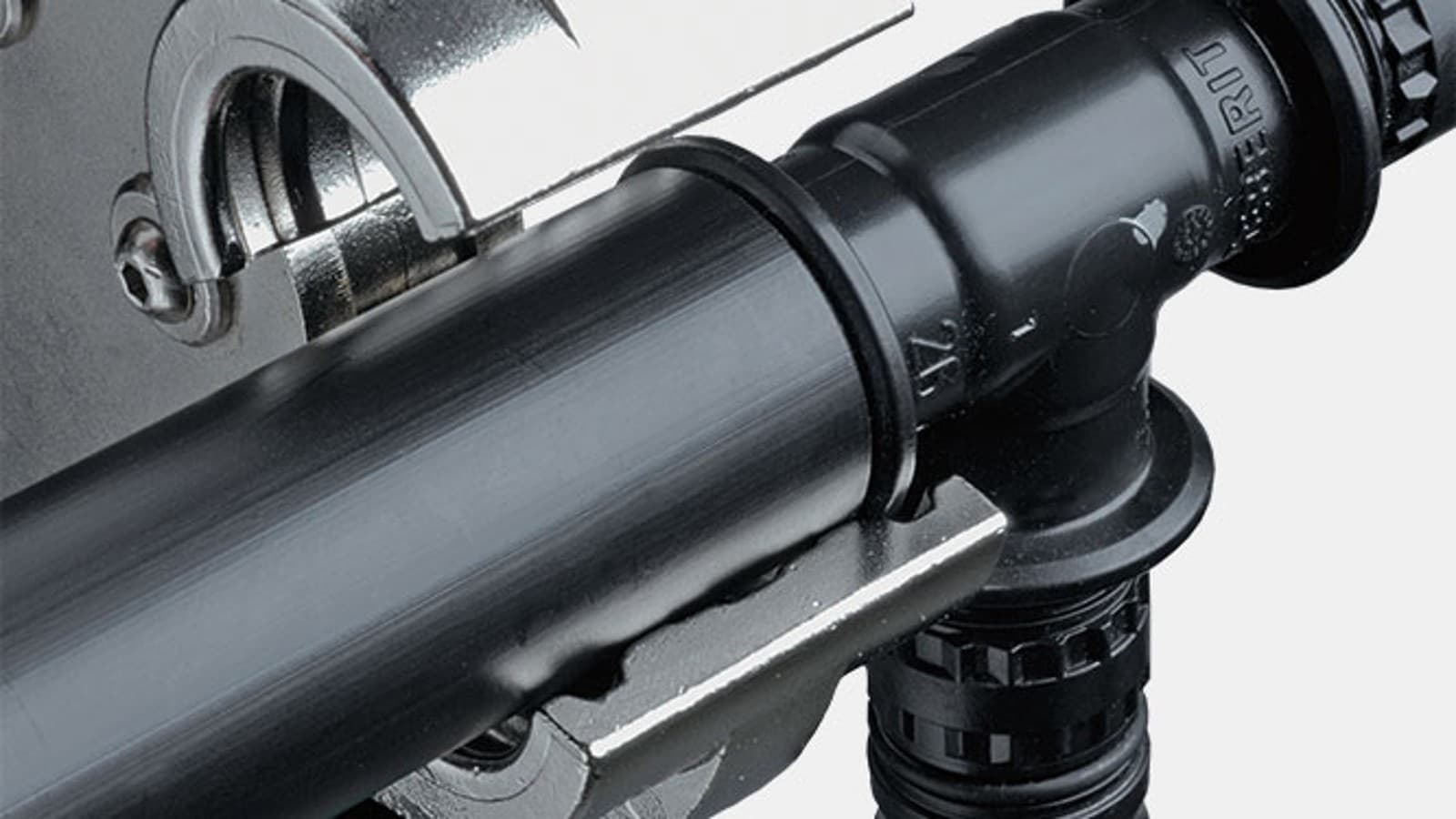 Prowadnica szczęk dociskowych zapobiega nieprawidłowemu pozycjonowaniu z Geberit Mepla Prowadnica szczęk dociskowych zapobiega nieprawidłowemu pozycjonowaniu z Geberit Mepla